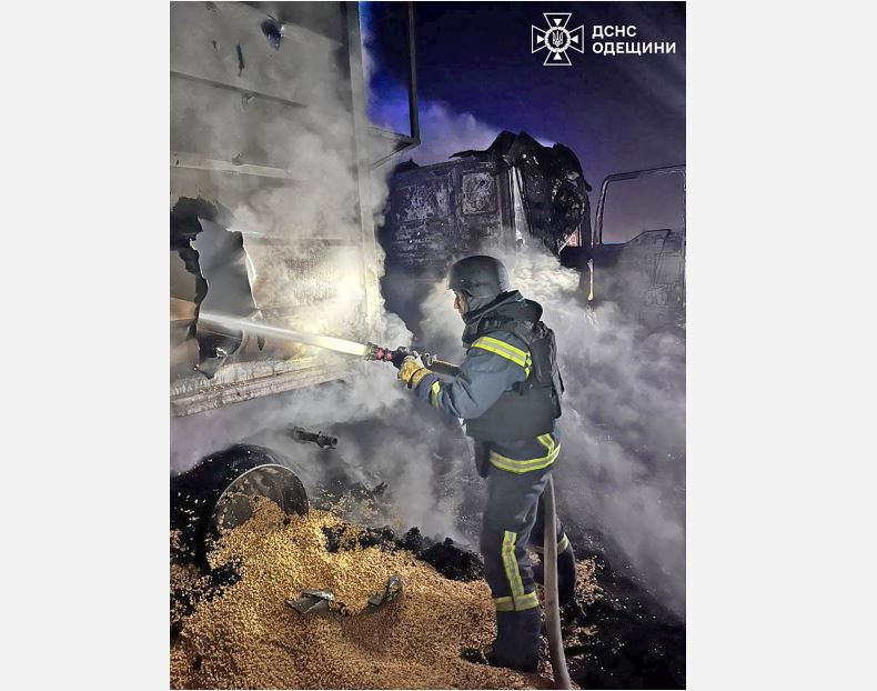 Escalating air strikes ‘aim to cut Ukraine off from sea’